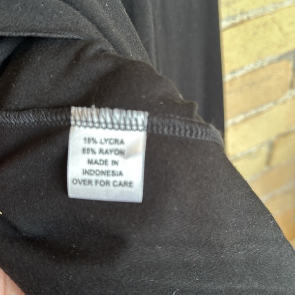 Designs by Naomi Elegant Black Sleeveless Drape Vest - Picture 4 of 5